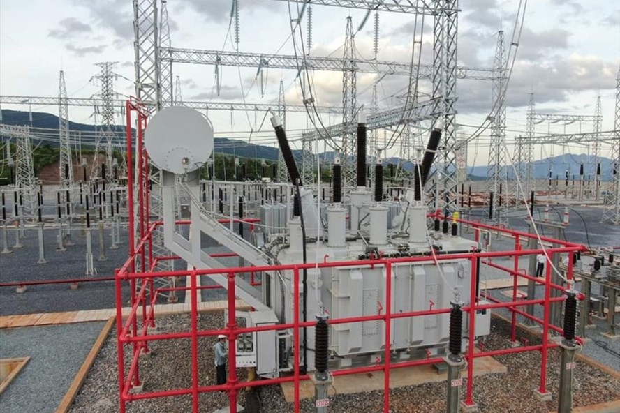 Máy biến áp AT2 tại TBA 220kV Lao Bảo được đóng điện vào lúc 4h30 phút, ngày 30/06/2021 (Ảnh: Xuân Tiến – Báo Lao Động)