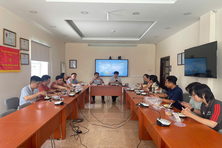 am-ap-ven-tron-bua-com-cong-doan-tai-chi-nhanh-xi-nghiep-khao-sat-va-xay-dung-dien